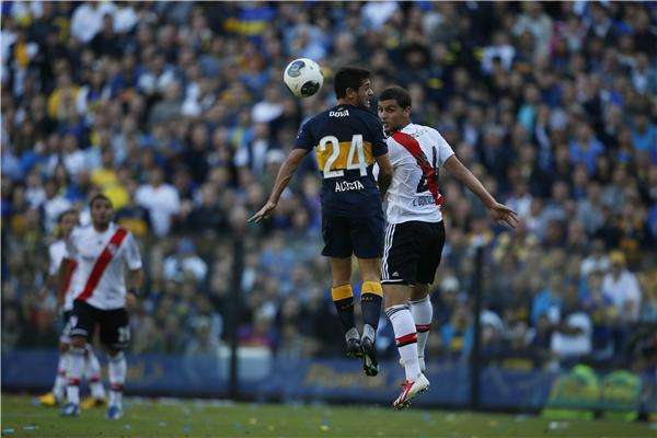 معاناة مشتركة لقطبي الكرة الأرجنتينية