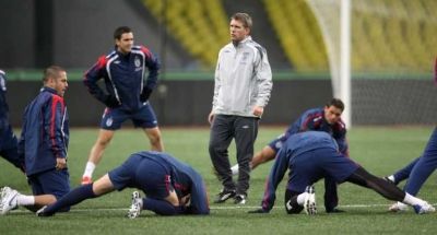 التدريبات الإنجليزية وسط اجواء بارده في موسكو