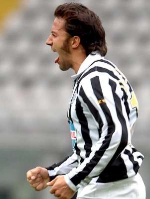 ألـيـسـانـدرو ديـل بـيـيــرو