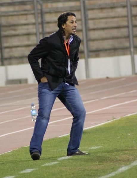 أبو زمع يوجه لاعبي الوحدات 