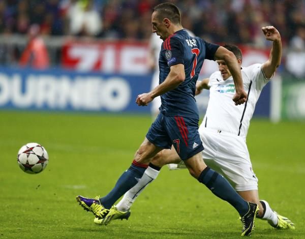 2013-10-23t201228z_980124005_lr2e9an1k4h5w_rtrmadp_3_soccer-champions_reuters