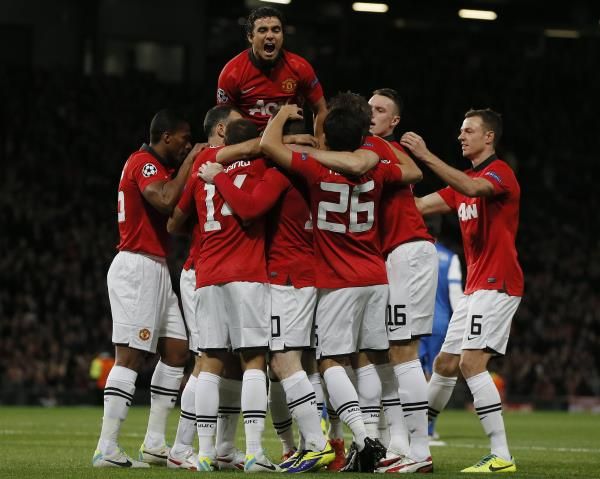 2013-10-23t190401z_1128777221_gm1e9ao08g701_rtrmadp_3_soccer-champions_reuters