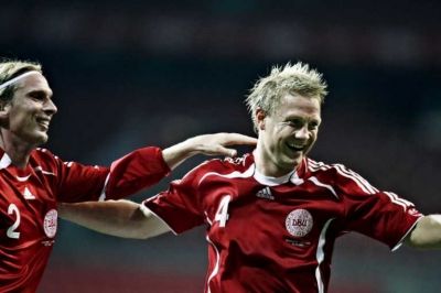 فرحة لاورسن بالهدف الثاني