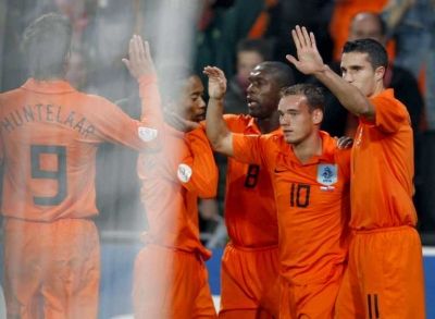 فرحة لاعبي المنتخب الهولندي بالهدف الاول