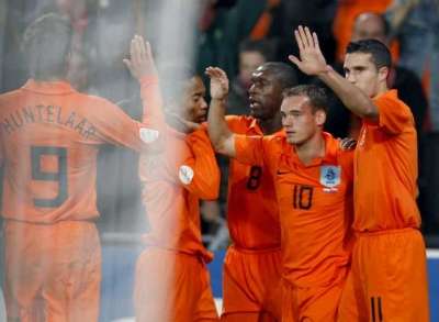 فرحة لاعبي المنتخب الهولندي بالهدف الاول