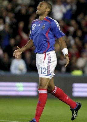 تيري هنري صاحب هدفي الفوز لفرنسا ضد ليتوانيا