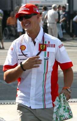 شوماخر النجم السابق لساباقات الفورمولا 1