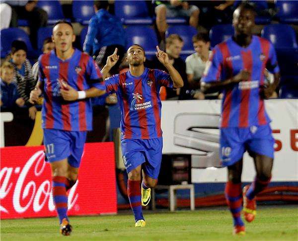 الزهر يحتفل بالتسجيل