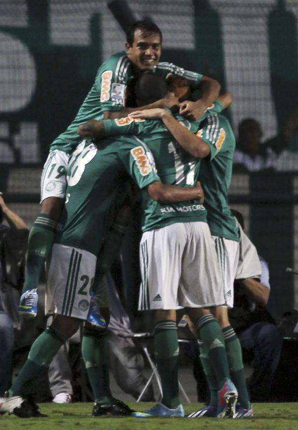 2013-04-11t235043z_1997271371_gm1e94c0low01_rtrmadp_3_soccer-latam-libertadores_reuters