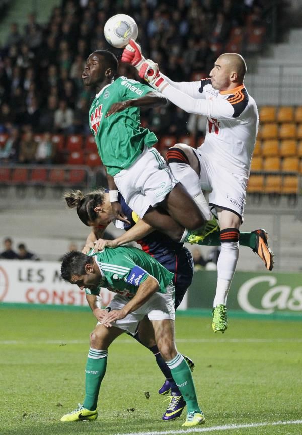 2013-10-27t211727z_1682387205_gm1e9as0el201_rtrmadp_3_soccer-france_reuters