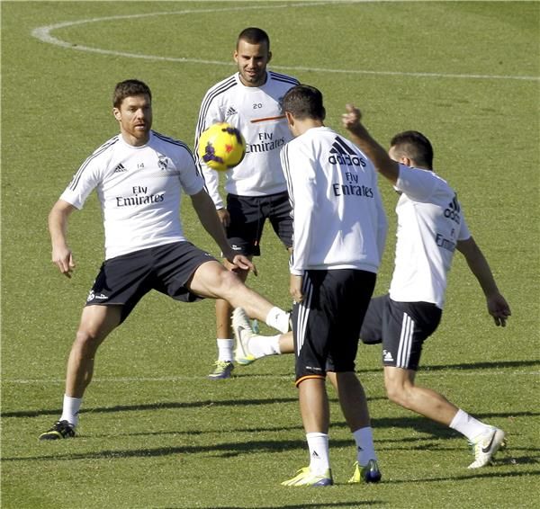 ألونسو خلال المران الأخير لريال مدريد