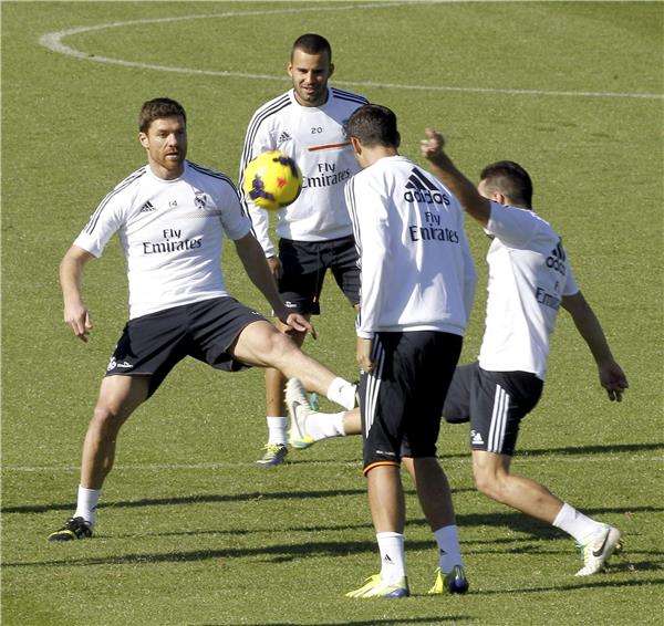 ألونسو خلال المران الأخير لريال مدريد