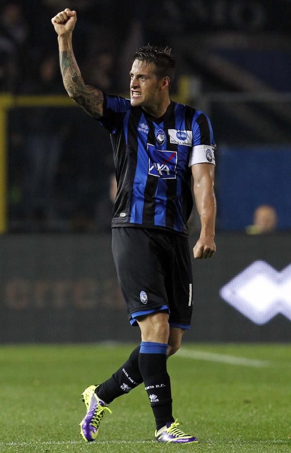 2013-10-29t205017z_466353432_gm1e9au0dcv01_rtrmadp_3_soccer-italy_reuters