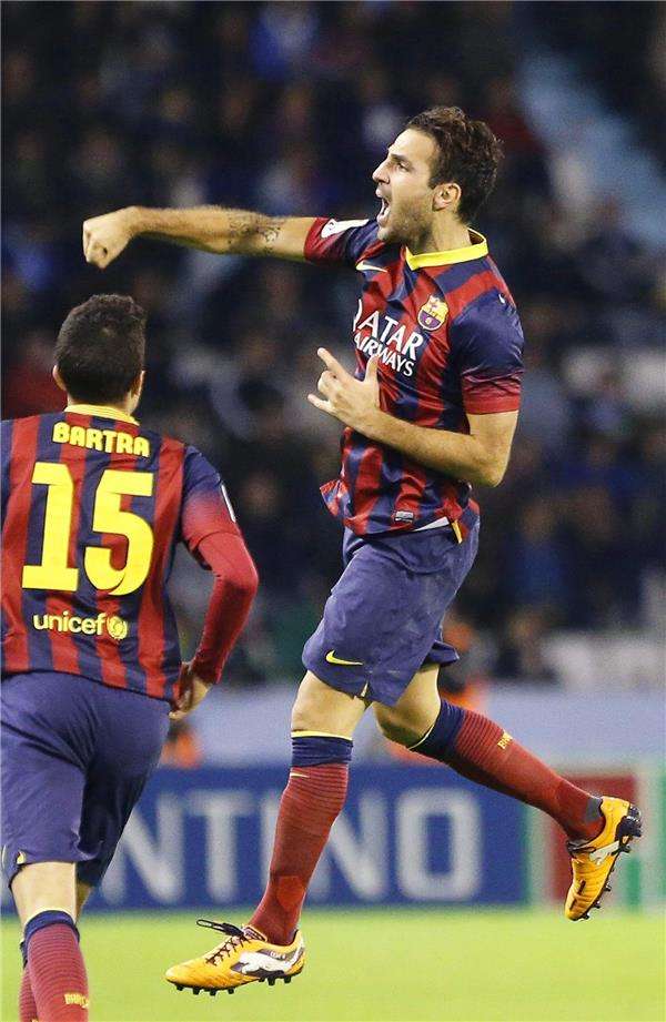 فابريجاس يحتفل بهدفيه