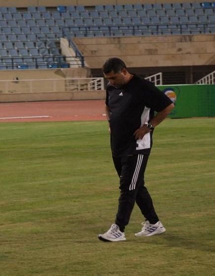 المدير الفني نزار محروس وبعدسة كووورة