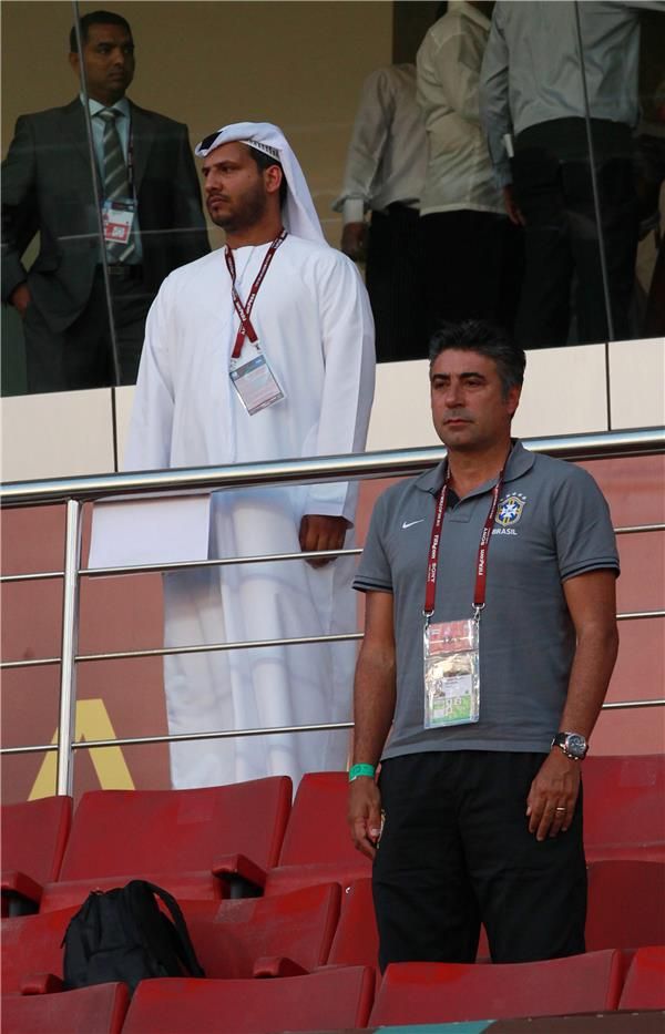 ألكسندر جالو (يمين)