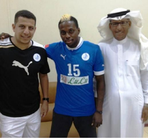 فتاي يرتدي قميص الحد ويتوسط امين السر ورئيس جهاز الكرة