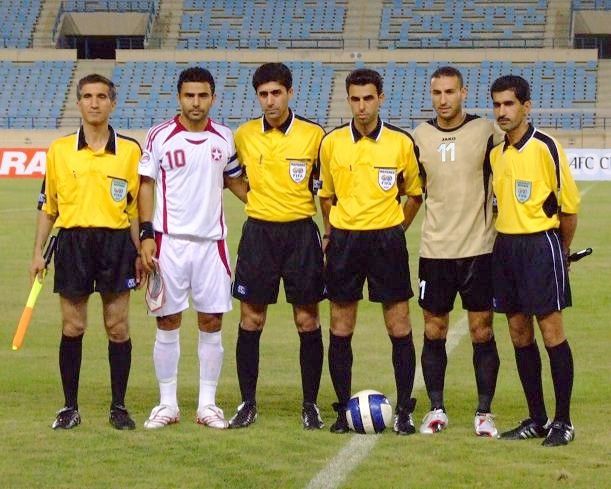 كباتن الفريقين وحكام اللقاء وبعدسة كووورة