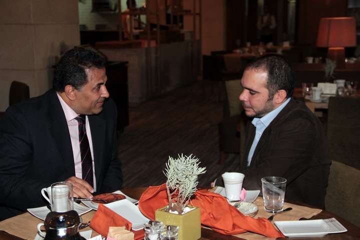 الأمير علي في حديث مع الكلاوي