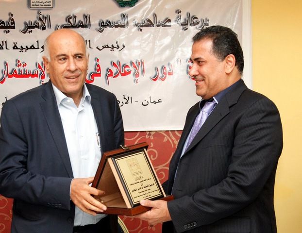 الكلاوي يتسلم درعا تقديريا من اللواء جبريل الرجوب 