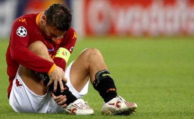 توتي  متأثراً بالاصابة