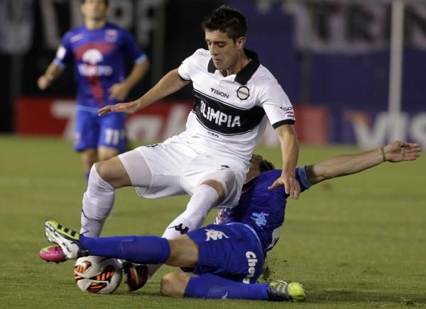 2013-05-16t233343z_689906956_gm1e95h0kwt01_rtrmadp_3_paraguay-libertadores_reuters