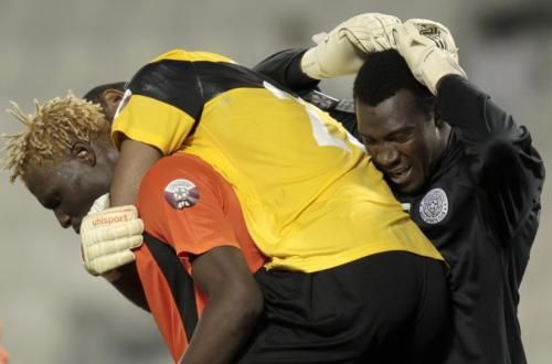 محمد صقر ((يمين))