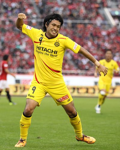 المهاجم ماساتو كودو يحتفل بعد تسجيله الهدف الوحيد بالمباراة