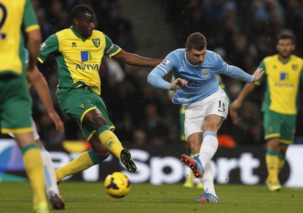 2013-11-02t170653z_1916990652_gm1e9b302yg01_rtrmadp_3_soccer-england_reuters