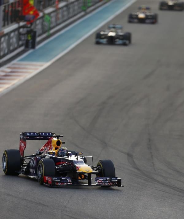 2013-11-03t141353z_1096296363_sr1e9b313in09_rtrmadp_3_motor-racing-prix_reuters