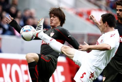 ساشا (يمينا) 