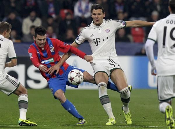 2013-11-05t203009z_1091619272_lr2e9b51kxzro_rtrmadp_3_soccer-champions_reuters