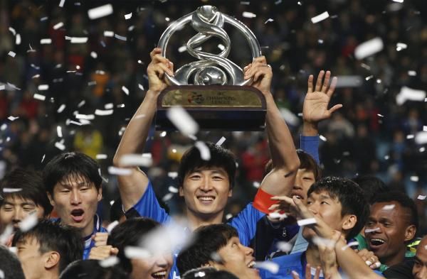 فريق أولسن الكوري حامل لقب البطولة في الموسم الماضي