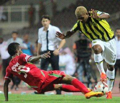 البرازيلي جبسون في احد مراوغاته