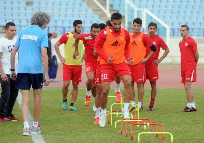 عباس عطوي (20) في تدريبات اللياقة.