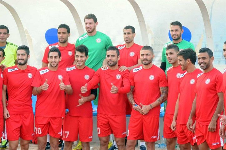  لاعبو منتخب لبنان يبتسمون لعدسة الزميل طلال سلمان بعد التدريب