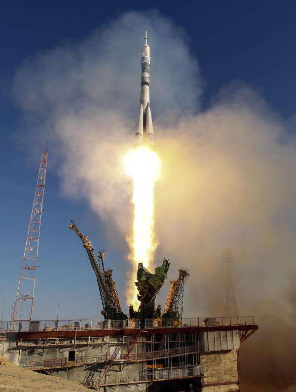 2013-11-07t061436z_646085286_gm1e9b713i301_rtrmadp_3_russia-space-olympics_reuters