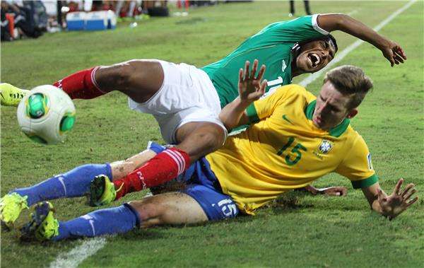 ماركو جرانادوس (يسار)