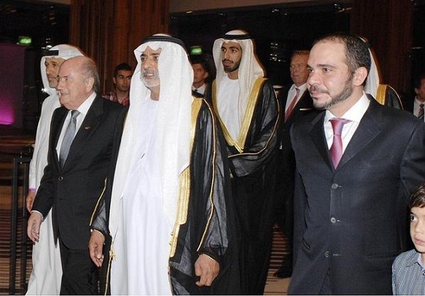  نهيان بن مبارك وبلاتر وعلي بن الحسين والسركال خلال الحفل