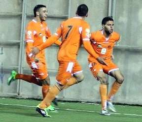 فرحة المكبر بهدف الفوز