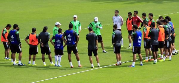 2013-11-05t214622z_1009445959_gm1e9b60fyb01_rtrmadp_3_soccer-world_reuters