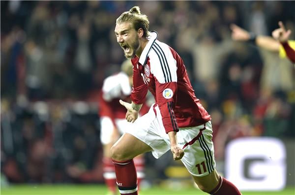 بندتنر بقميص منتخب بلاده