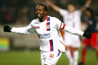 سيدني جوفو فرحا بهدفه 