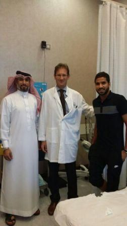  ضياء سعيد بعد اجرائه الفحوصات الطبية بمعية مدير المنتخب عارف عبدالرزاق