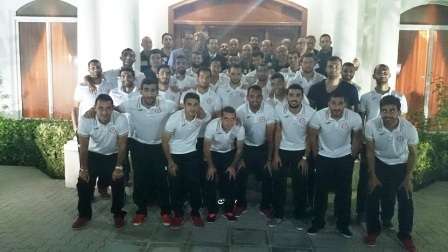 منتخب لبنان مع القائم بالأعمال في البحرين إبراهيم عساف