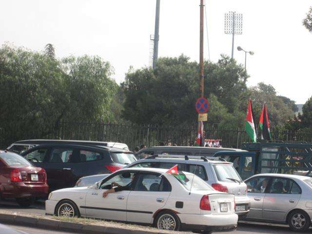 ازمة مرورية خانقة حول استاد عمان الدولي