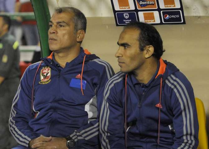 محمد يوسف المدير مع سيد عبد الحفيظ مدير الكرة أثناء النهائي الأفريقي