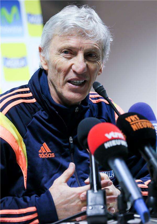 خوسيه بيكرمان خلال المؤتمر الصحفي