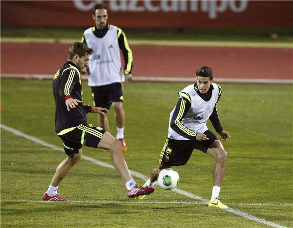 بارترا (يمين) خلال المران