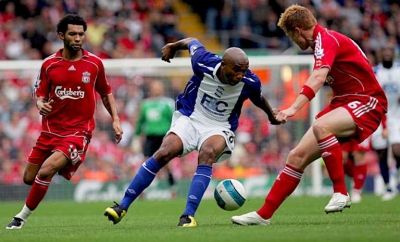 ويلسون بالاسيوس في مباراة فريقه بريمنجهام سيتي ضد ليفربول